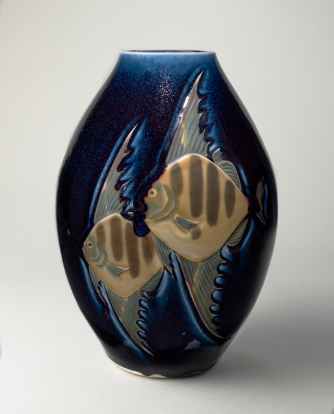 Barrel-shaped Vase with High-Relief Fish Design