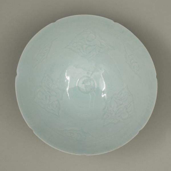 Bowl with Foliate Rim and Three Boys Motif
