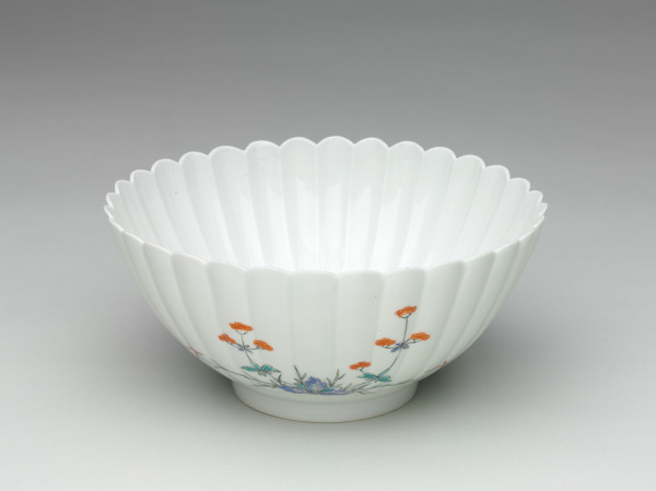 Kakiemon-Style Chrysanthemum Bowl with Floral Design