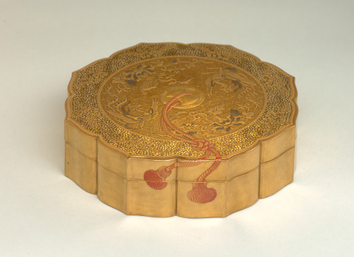 Box in the Form of a Chinese Tang Dynasty Foliate-Shaped Mirror