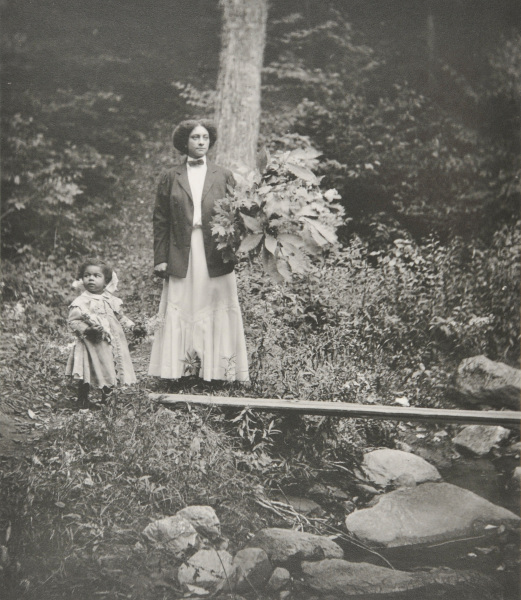 KATE AND RACHEL VAN DER ZEE, LENOX, MASSACHUSETTS, 1909
