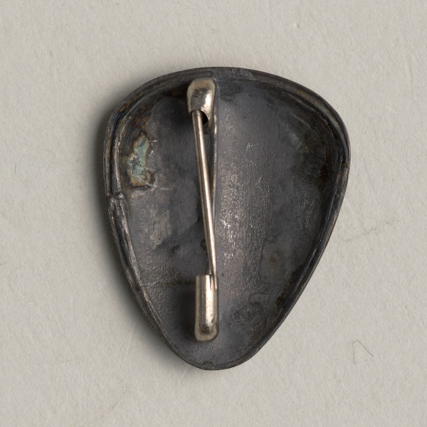 "ART WAR RELIEF" MEDAL