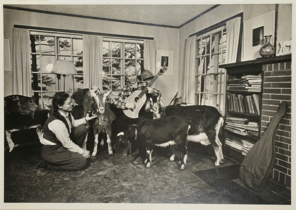 CARL SANDBURG: THE POET GIVES A FOLK CONCERT