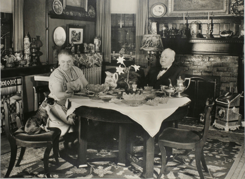 HOW MIDDLETOWN PEOPLE LIVE