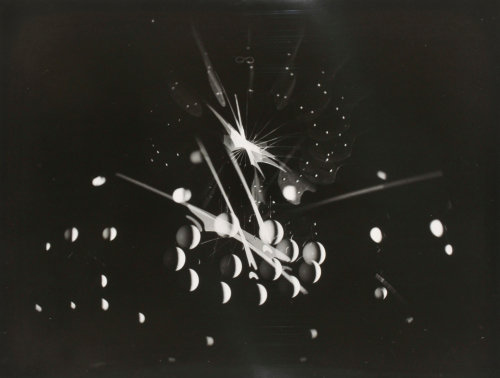 MOBILE IN MOTION, STROBOSCOPIC LIGHT