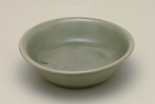 Small Dish with Impressed Flower-and-Leaf Design