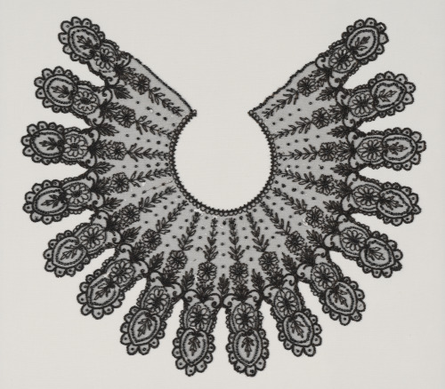 WOMAN'S BLACK JET BEADED COLLAR