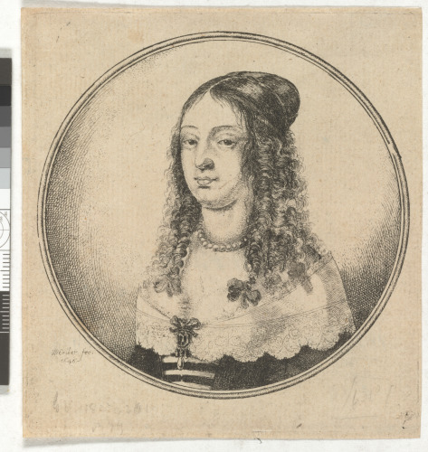 WOMAN WITH LOW DÉCOLLETAGE AND PEARL NECKLACE, HER HAIR IN LOOSE RINGLETS