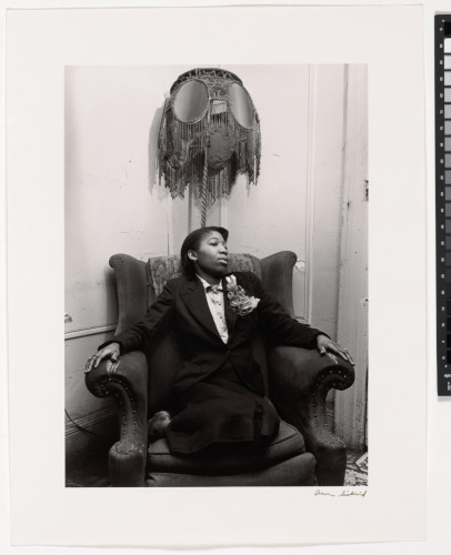 HARLEM, 1940, LADY AND LAMP