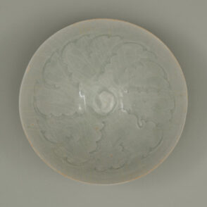 Bowl Decorated with Carved Wave or Cloud Pattern
