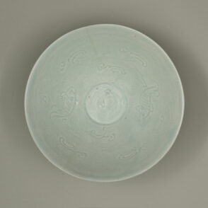 Bowl Decorated with Fish on Combed Waves Design