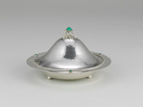 Muffin Dish with Cover