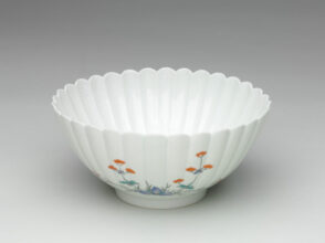 Kakiemon-Style Chrysanthemum Bowl with Floral Design