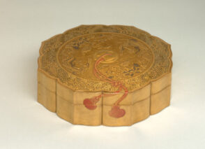 Box in the Form of a Chinese Tang Dynasty Foliate-Shaped Mirror
