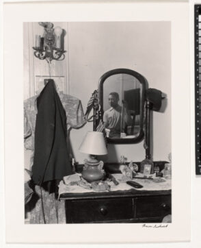Harlem 1940, Man in Mirror