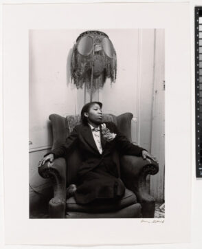 Harlem, 1940, Lady and Lamp