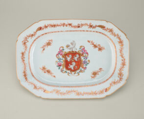 English Market Octagonal Plate Dish with the Arms of the Bennett Family